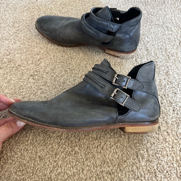 Free People Distressed Black Leather Shoes - Picture 3 of 12